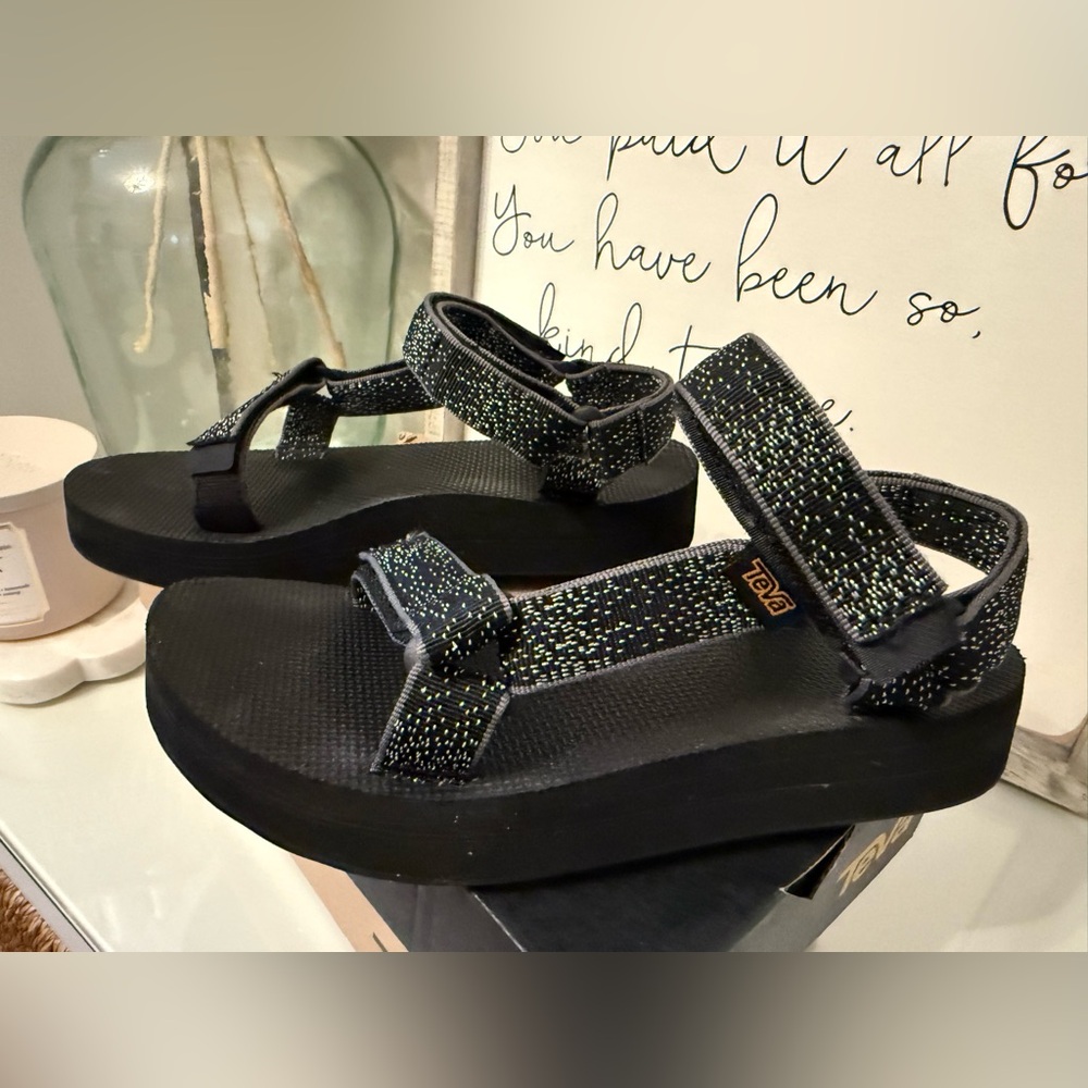 Teva Midform Women's Black & Silver Sandals
Size 7